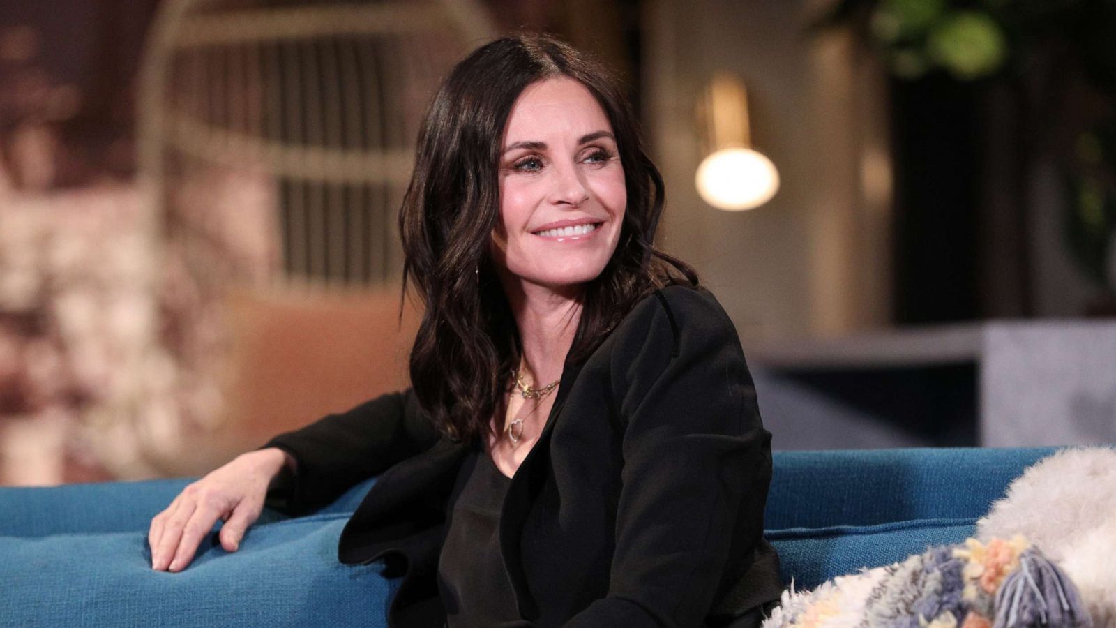 PHOTO: Courteney Cox on the set of "Busy Tonight."