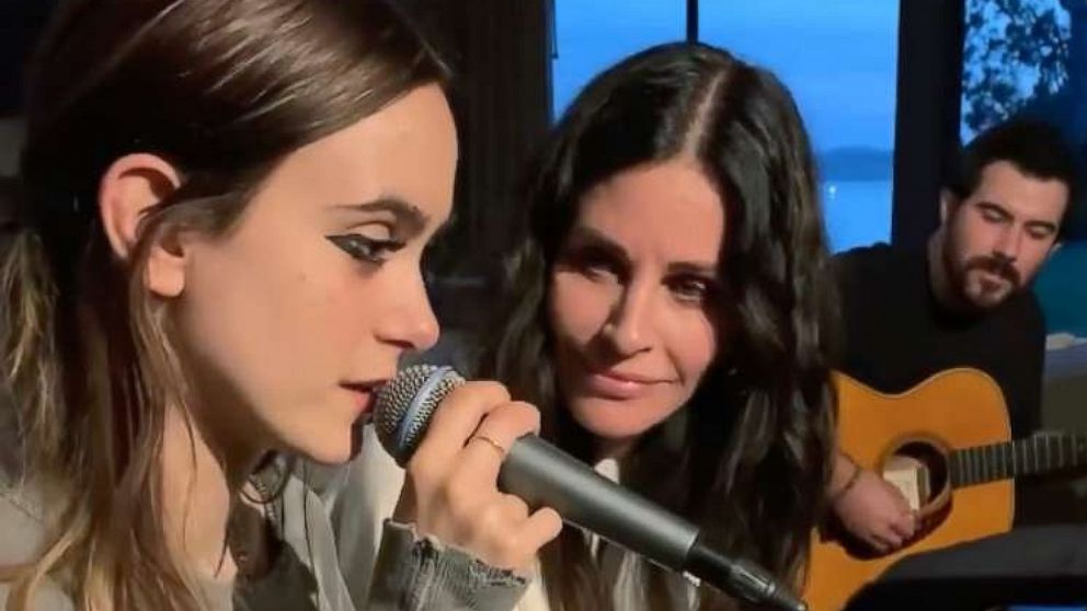 PHOTO: Courteney Cox and her daughter Coco Arquette performed a cover of Taylor Swift's hit, "Cardigan."