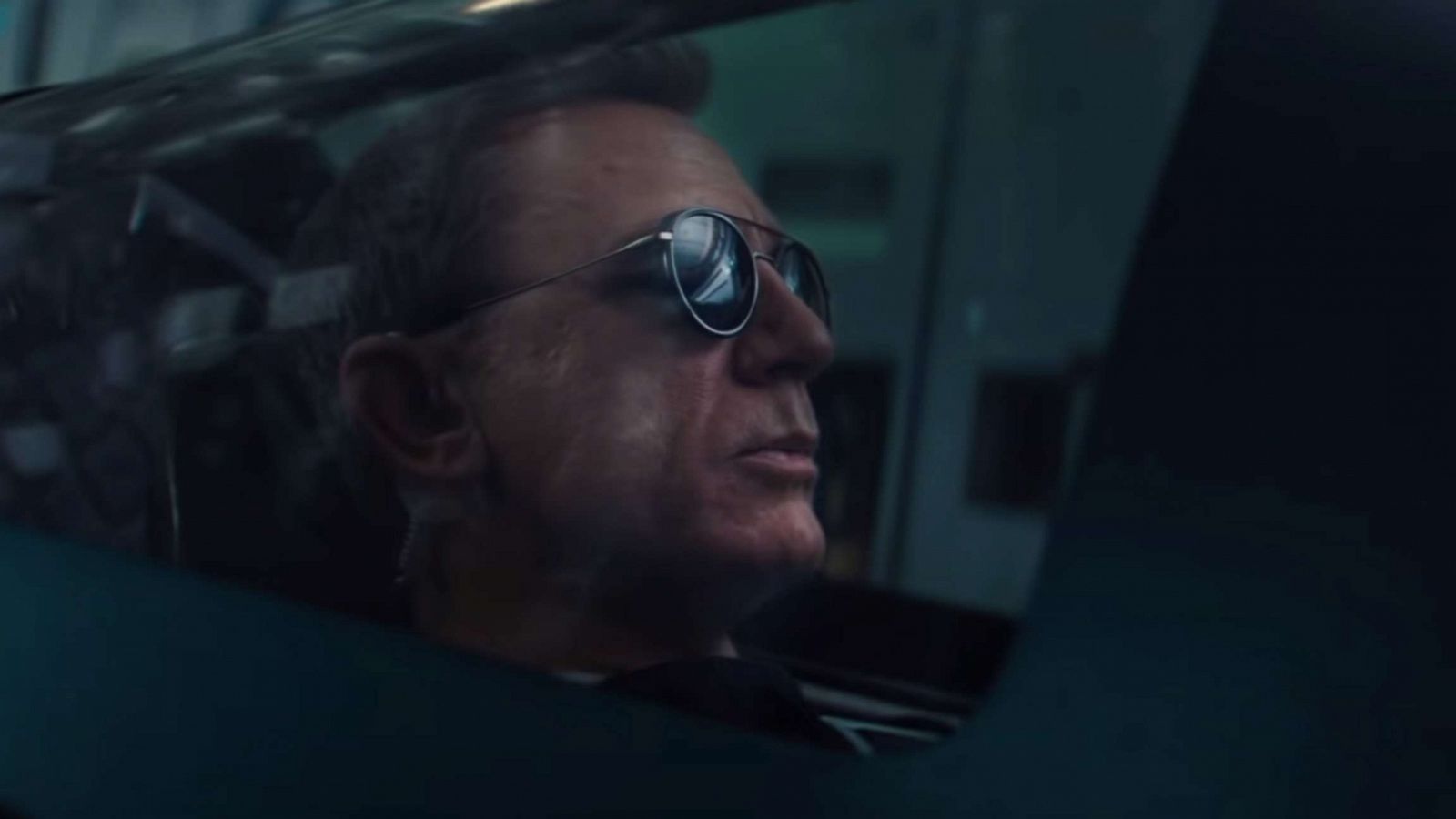 PHOTO: Daniel Craig's James Bond is back in new "No Time to Die" trailer.