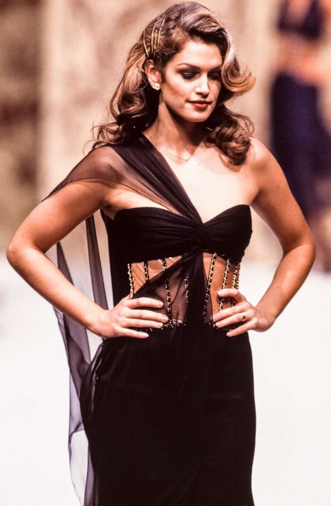 PHOTO: In this January 1993 file photo Cindy Crawford walks the runway at the Chanel Haute Couture Spring/Summer 1993 fashion show during the Paris Fashion Week in in Paris.