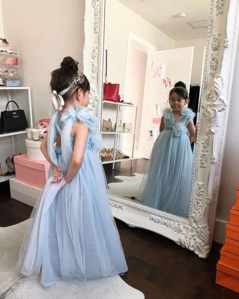 crazy rich asian dress blue Tiny 'Crazy Asians' fans up like Constance Wu, Awkwafina Back Catherine Button Linen Dress-Black color:Blue Print