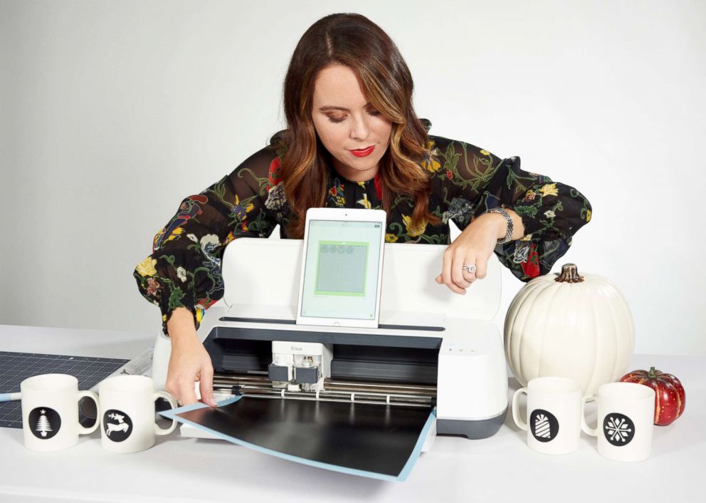 PHOTO: Cricut crafter Lauren Duletzke demonstrates how to make holiday crafts with the Cricut machine.