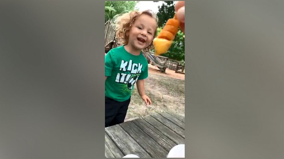 PHOTO: Watch the moment this little boy exclaims "Oh yeah mommy" as his mom dunks a curly fry from Arby's into some cheese sauce.
