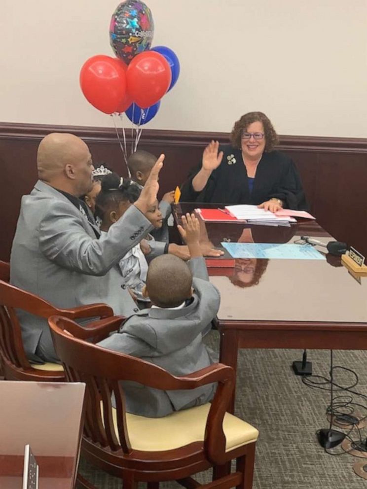 PHOTO: Lamont Thomas, a single father from Buffalo, New York, adopted Zendaya, 5, Jamel, 4, Nakia, 3, Major, 2 and Michaela, 1, on October 17, 2019, inside Judge Lisa Rodwin's courtroom.