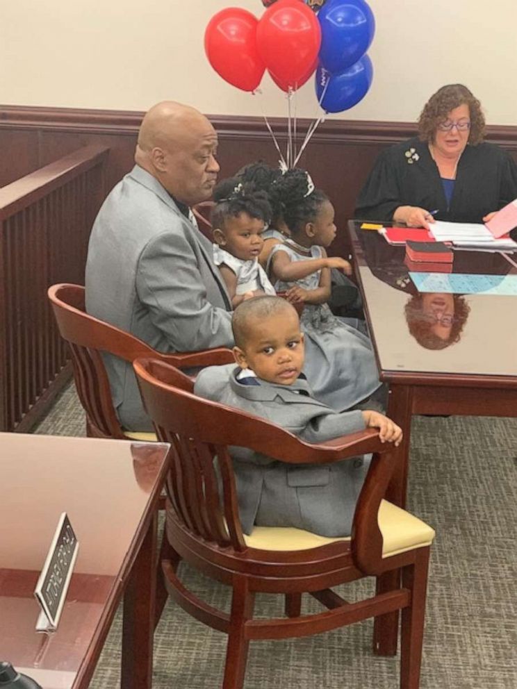 PHOTO: Lamont Thomas, a single father from Buffalo, New York, adopted Zendaya, 5, Jamel, 4, Nakia, 3, Major, 2 and Michaela, 1, on October 17, 2019, inside Judge Lisa Rodwin's courtroom.