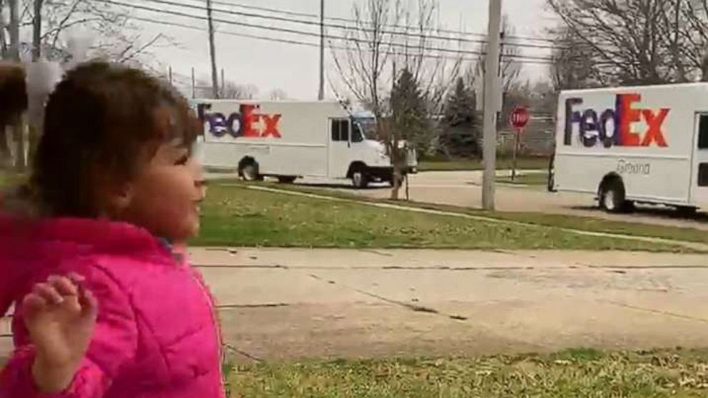 VIDEO: 4-year-old gets FedEx birthday parade amid pandemic