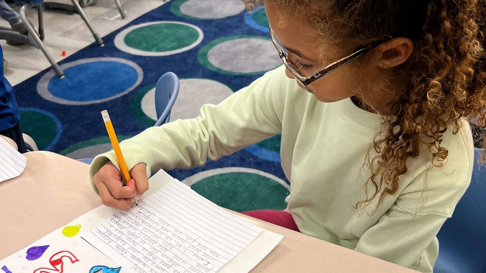 Cincinnati second graders write get-well cards for Bills' Damar Hamlin -  ABC News