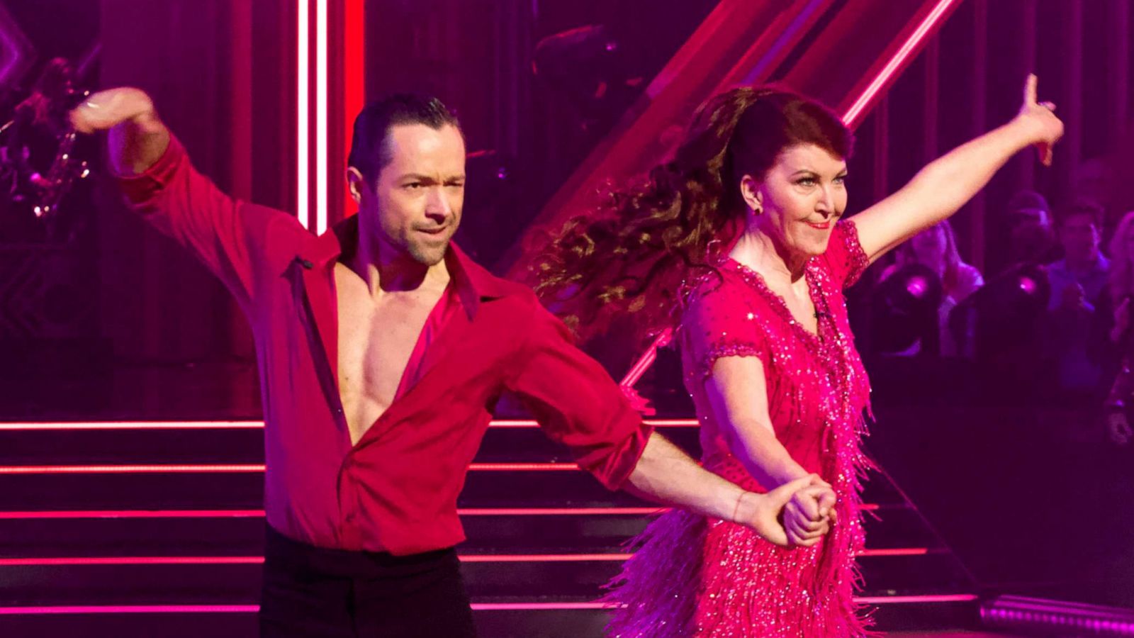 PHOTO: Pasha Pashkov and Kate Flannery compete on "Dancing With the Stars" on ABC, Nov. 4, 2019.