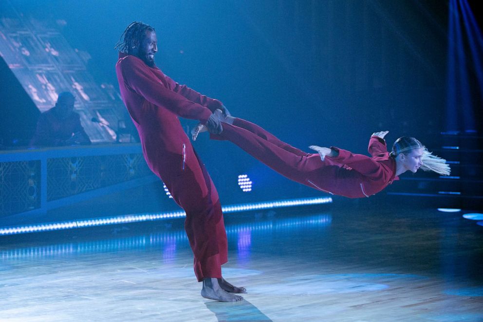 PHOTO: Iman Shumpert and Daniella Karagach appear on the "Horror Night" episode of "Dancing With The Stars," on Oct. 25, 2021.