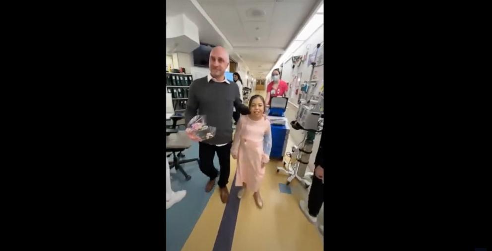 PHOTO: Dad brings the dance to his daughter awaiting a heart transplant in a Cleveland hospital.