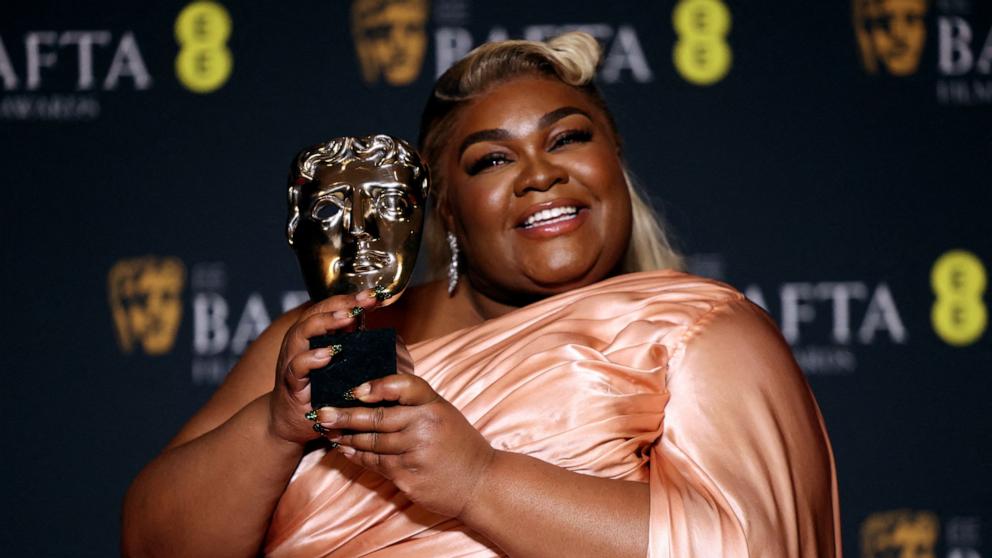 PHOTO: Da'Vine Joy Randolph poses in the winner's room with her award for Supporting Actress for "The Holdovers" during the 2024 British Academy of Film and Television Awards (BAFTA) in London, February 18, 2024.