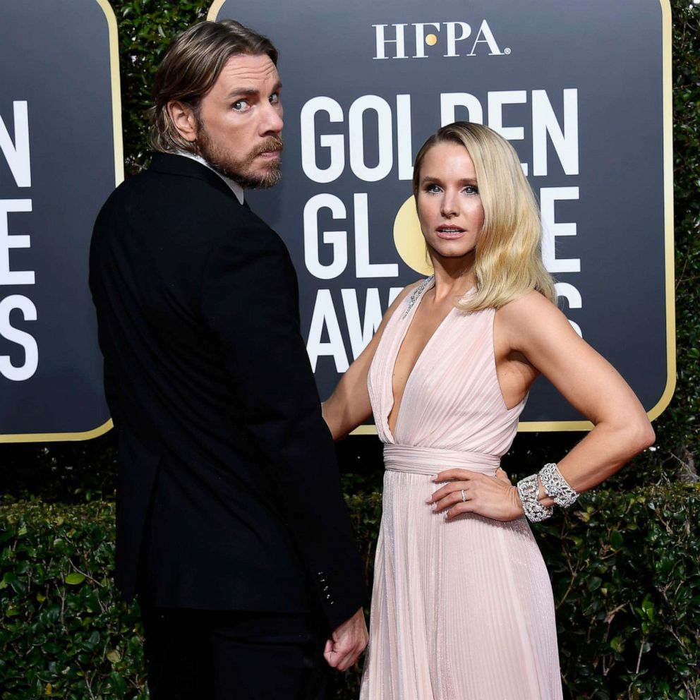 VIDEO: Kristen Bell tries not to laugh as husband Dax Shepard explains the middle finger to their child 