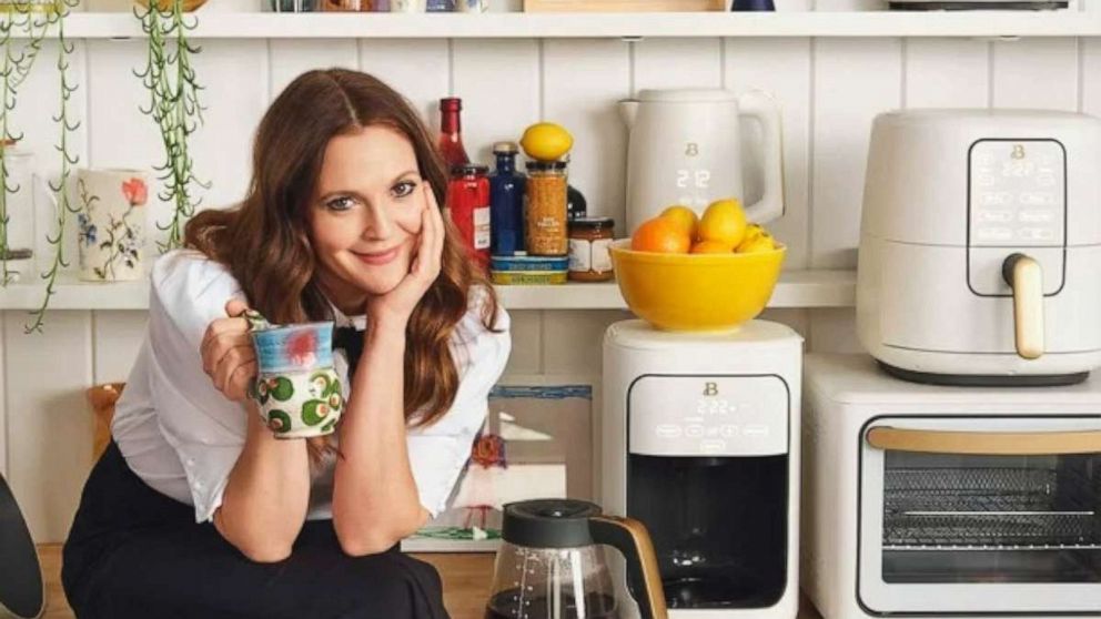  Beautiful 6 Quart Programmable Slow Cooker, Drew Barrymore  (White Icing): Home & Kitchen