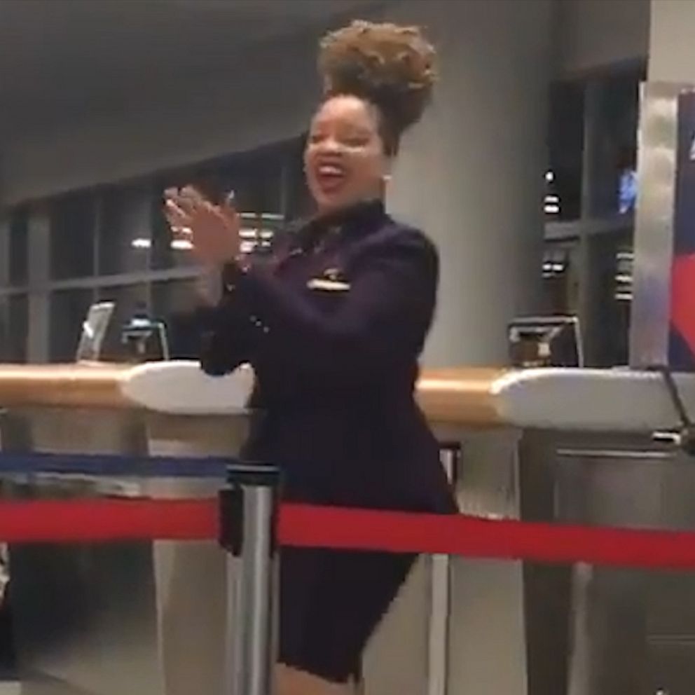 VIDEO: Flight attendant gives inspiring speech at JFK airport after Kobe Bryant's death 