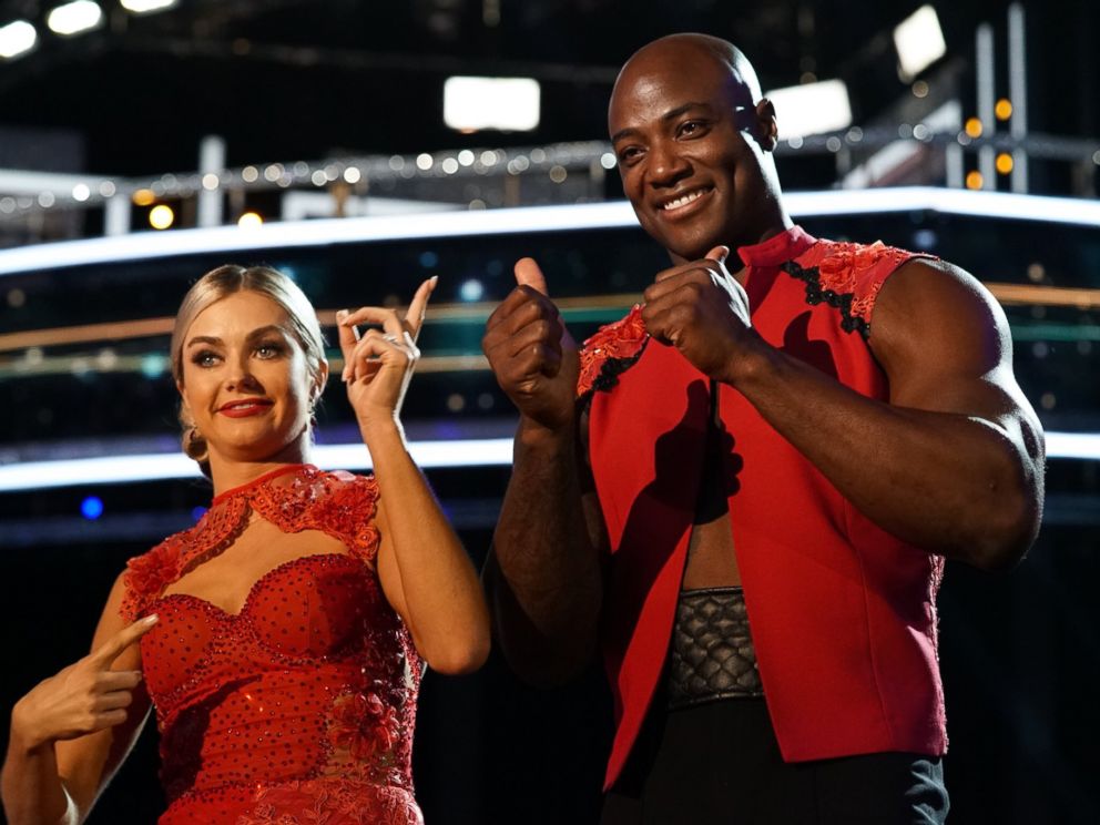 PHOTO: DeMarcus Ware, ancienne star de la NFL, avec son partenaire Lindsay Arnold, a marqué 26 sur 30 le lundi 8 octobre 2018, dans le cadre de l'épisode Dancing with the Stars.