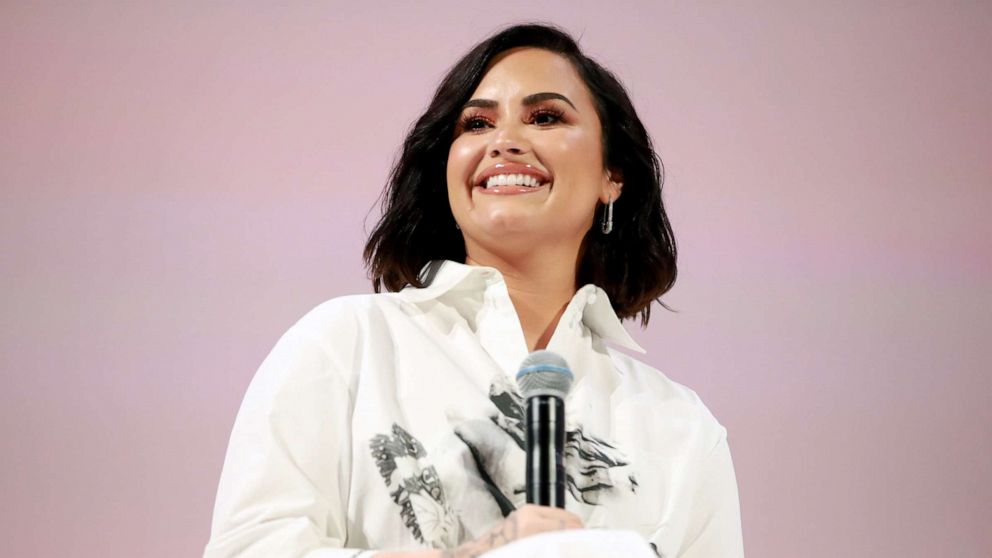 VIDEO: Demi Lovato posts sweet Christmas photos with her family and dogs