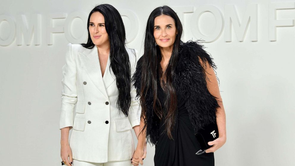 Demi Moore All Smiles With Pregnant Daughter Rumer Willis At Doctor S