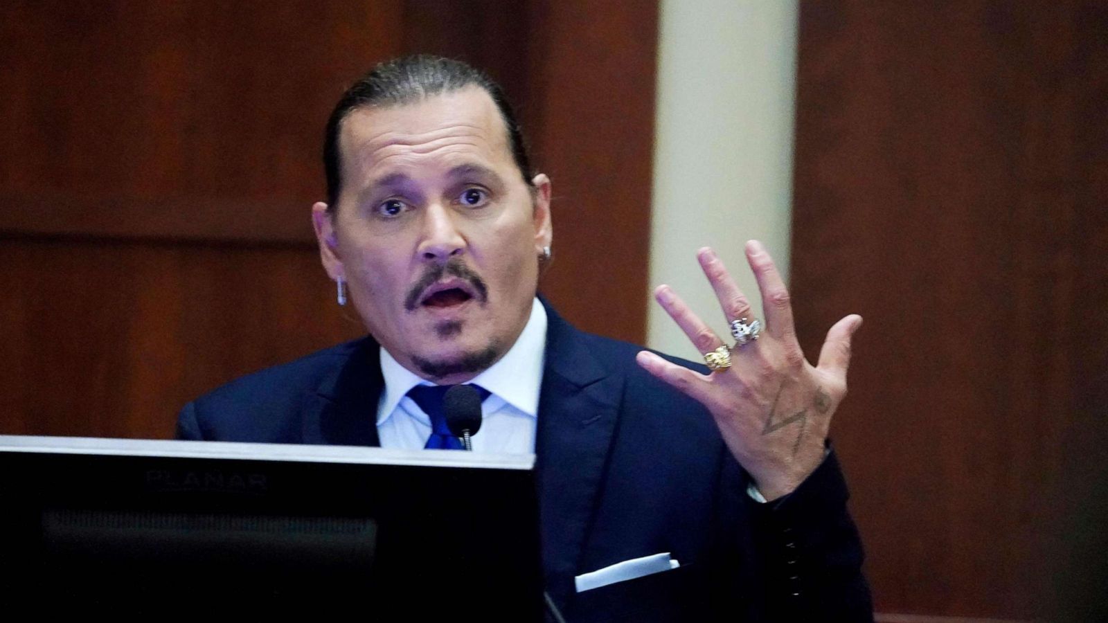 PHOTO: Actor Johnny Depp testifies in the courtroom at the Fairfax County Circuit Courthouse in Fairfax, Va., April 25, 2022.