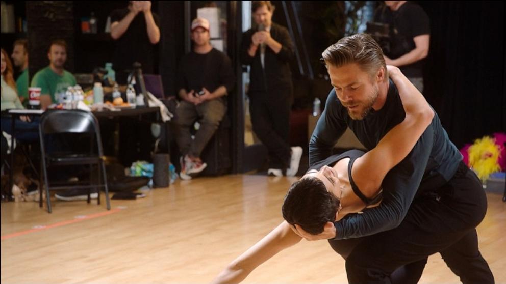 VIDEO: Derek Hough, wife Hayley announce return to Symphony of Dance tour