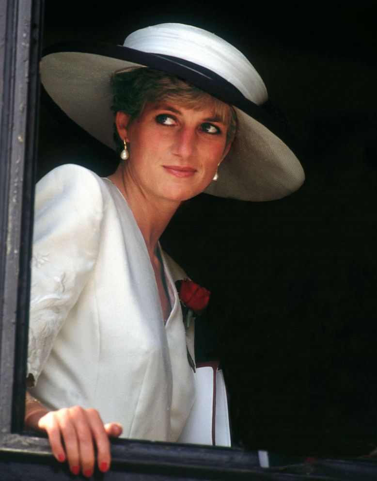 PHOTO: The Princess of Wales at Portsmouth for a ceremony celebrating the safe return of the Royal Hampshire Regiment from the Gulf War, August 1991.