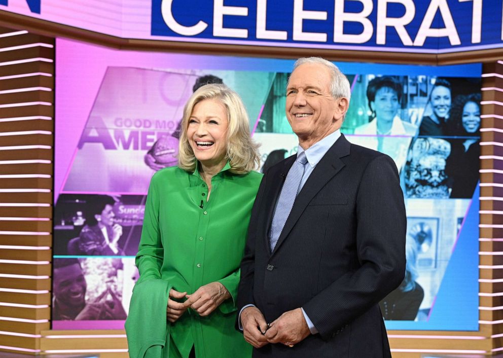 PHOTO: Diane Sawyer und Charlie Gibson feiern Robin Roberts' 30-jähriges Jubiläum bei der Walt Disney Company auf Good Morning America am 15. Januar 2020.' 30th anniversary at the Walt Disney Company on "Good Morning America" on Jan. 15, 2020.