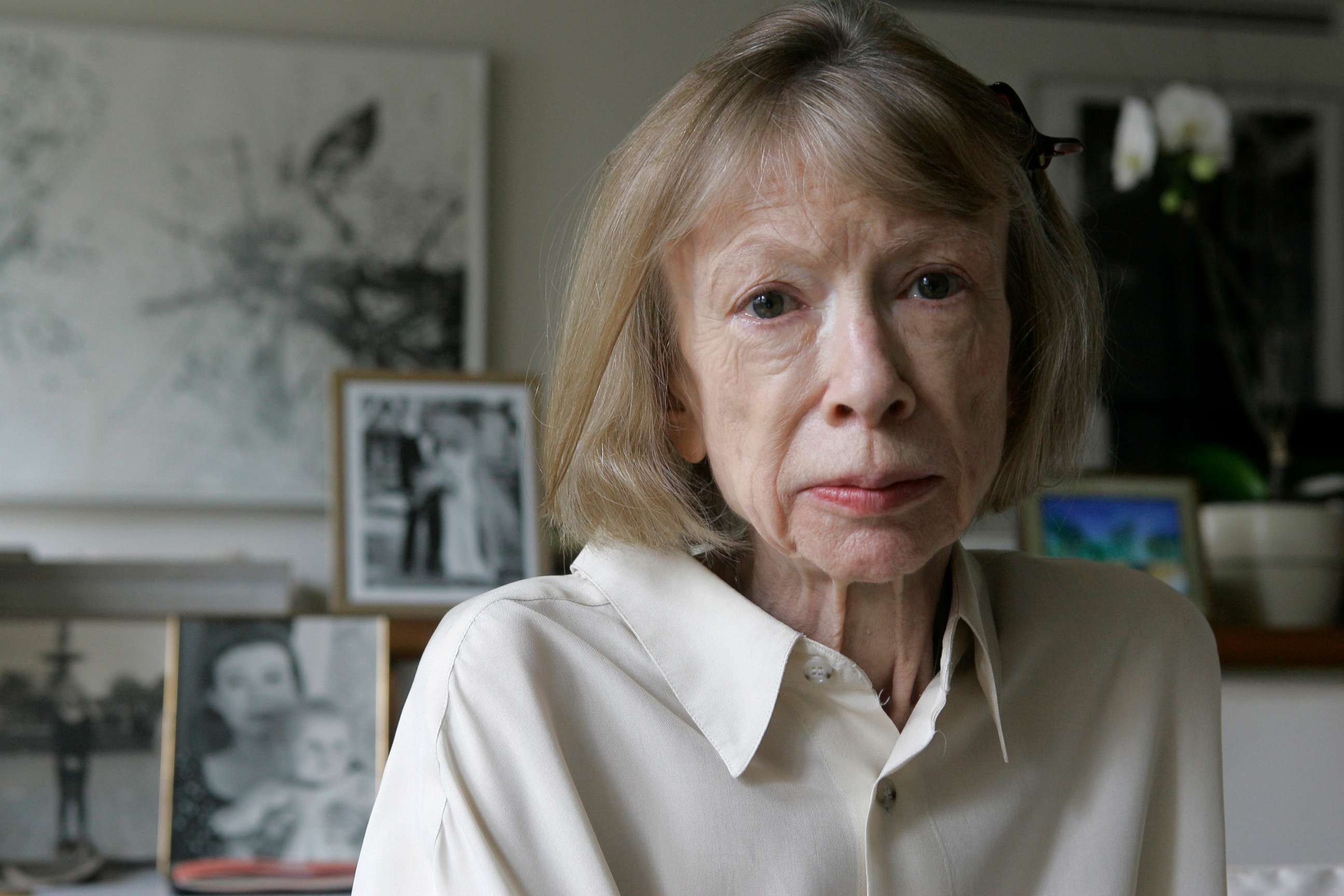 PHOTO: Author Joan Didion poses for a photo in her New York apartment, Sept. 26, 2005. 