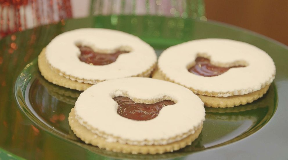 PHOTO: Walt Disney World's classic linzer cookie decorated for the holiday season.