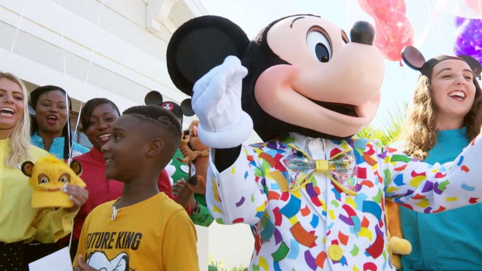 PHOTO: Jermaine Bell is surprised with a Disney vacation on "Good Morning America" on his birthday after he had helped feed about 100 Hurricane Dorian evacuees in South Carolina.