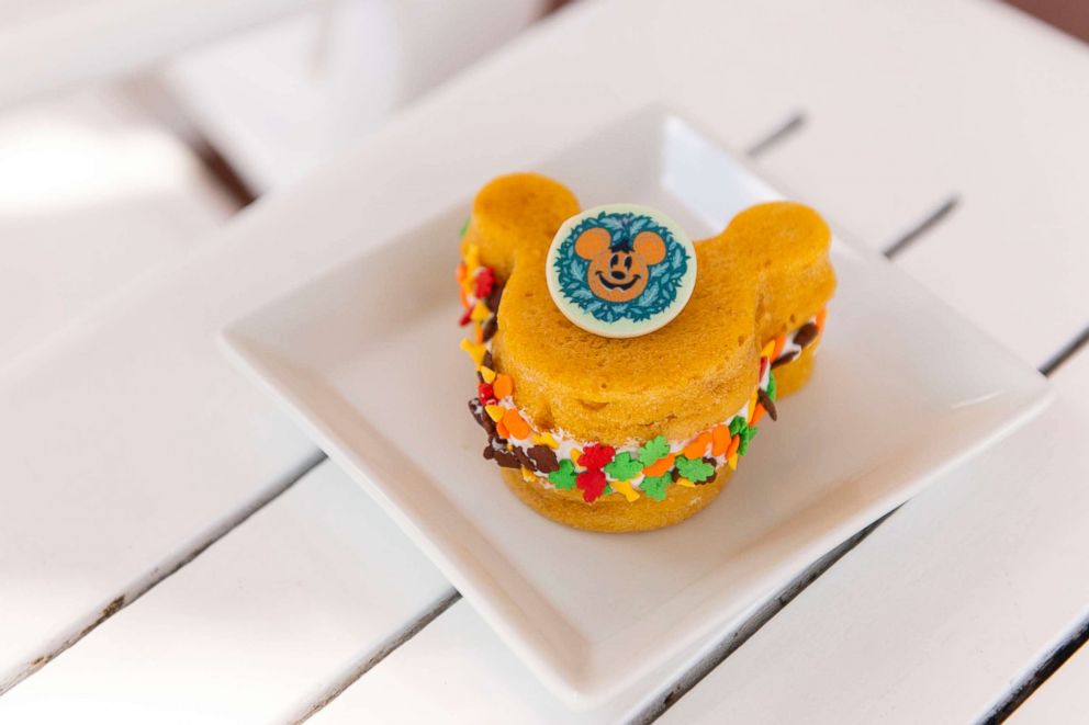 PHOTO: Pumpkin Whoopie Pie at Disney's Yacht & Beach Club Resorts 