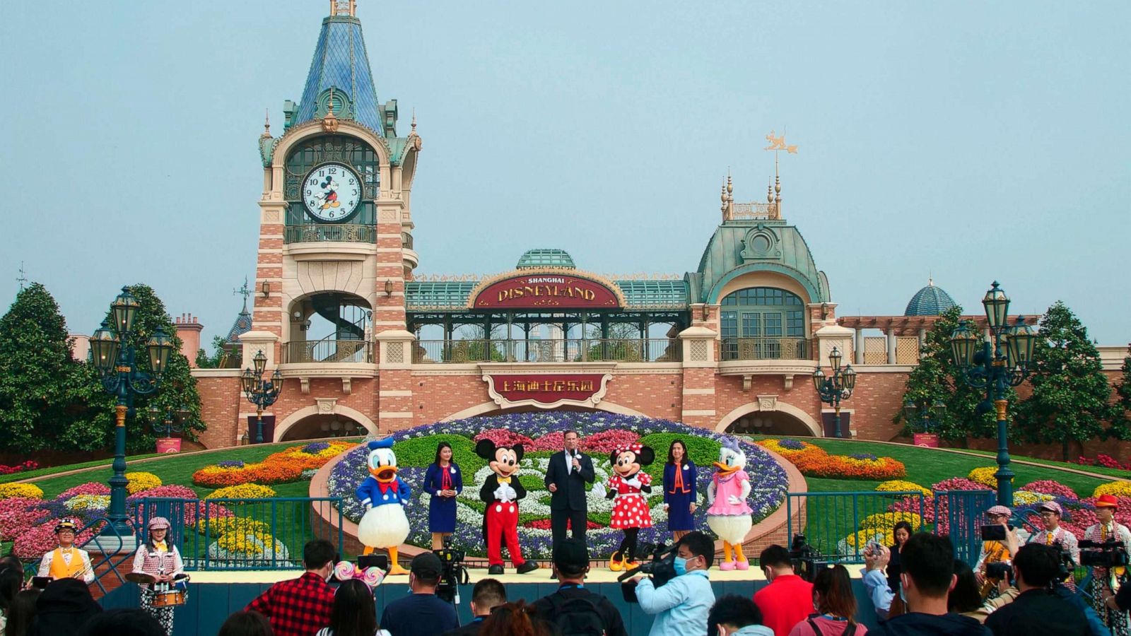 PHOTO: The ceremony for the reopening of the Disneyland theme park is held in Shanghai, May 11, 2020.