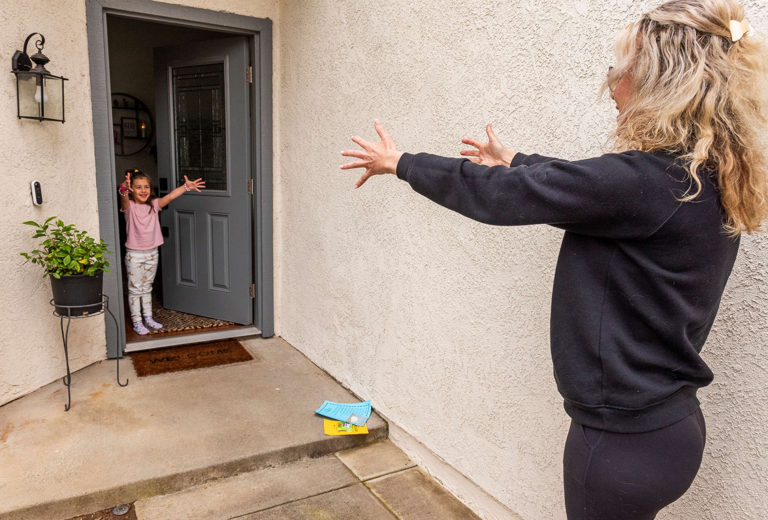 PHOTO: Kindergartner Penelope Parker, 5, left, exchanges an air hug with her teacher, Stacie Anne Williams.