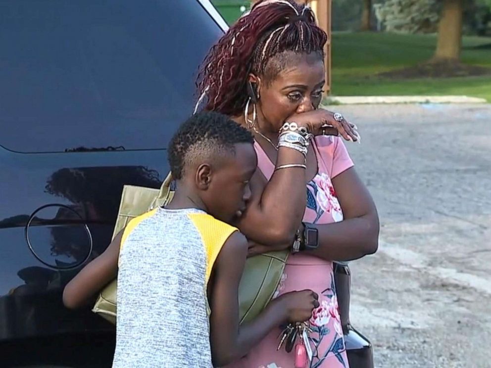PHOTO: Cameishi Lindley speaks to ABC station WXYZ-TV in Detroit alongside her 10-year-old son Bryce.