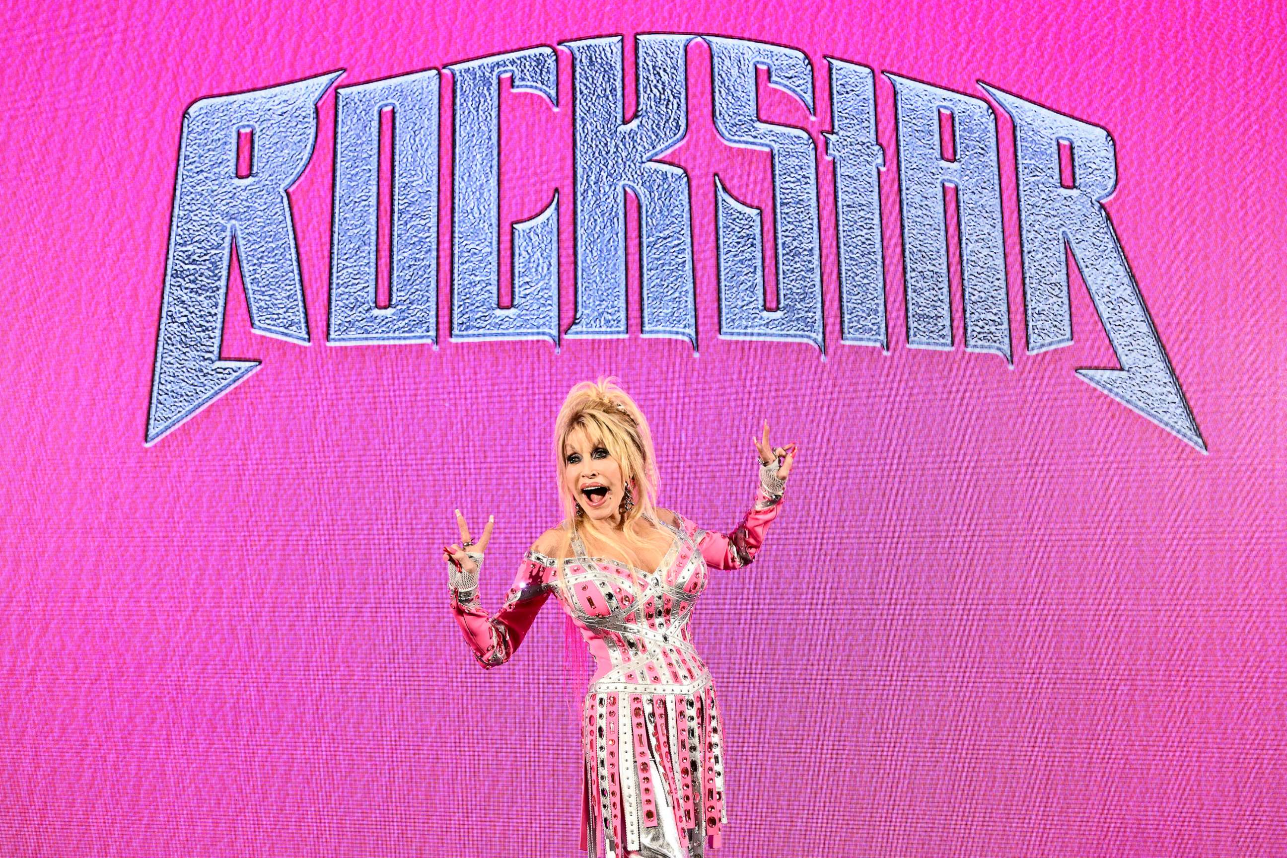Dolly Parton Announces 'Rockstar' Album and Track List