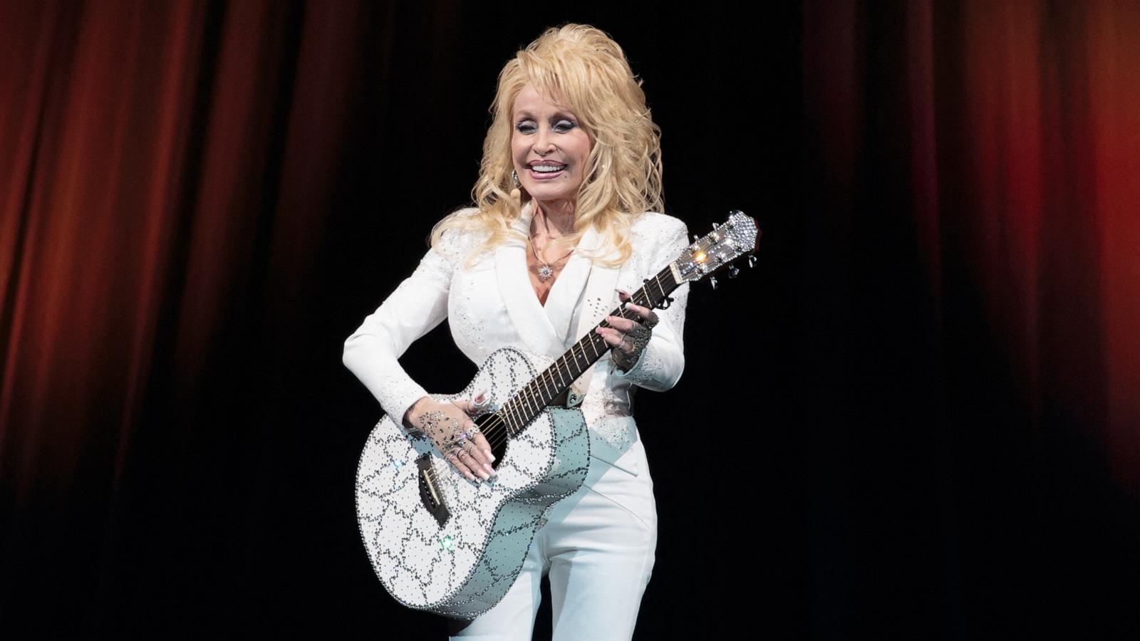 PHOTO: Dolly Parton performs in concert during her 'Pure & Simple Tour' at the Frank Erwin Center, Dec. 6, 2016, in Austin, Texas.