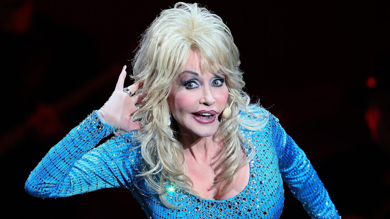 PHOTO: Dolly Parton performs at Bournemouth International Centre, September 6, 2011 in Bournemouth, England.