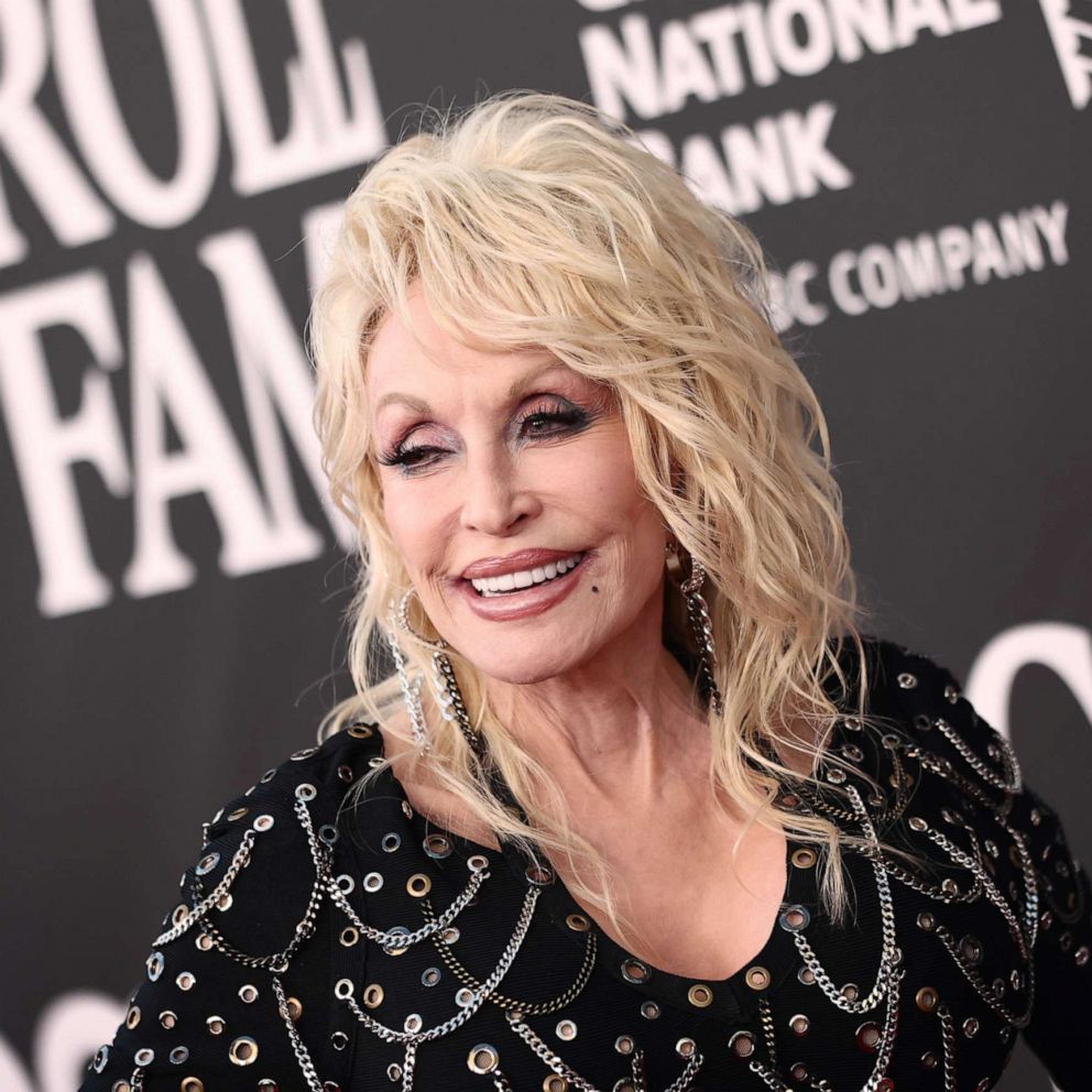 VIDEO: Dolly Parton announces TikTok arrival in the most Dolly way possible