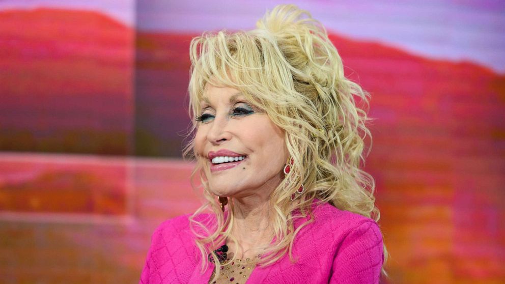 VIDEO: Dolly Parton advises to treat marriage as 'a business'