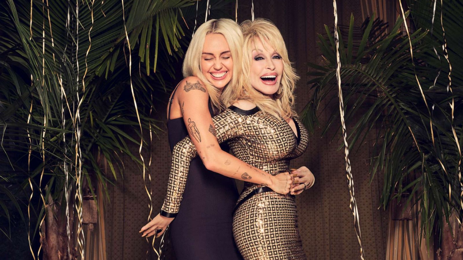 PHOTO: Miley Cyrus and Dolly Partom pose for a photo together, on Nov. 7, 2022.