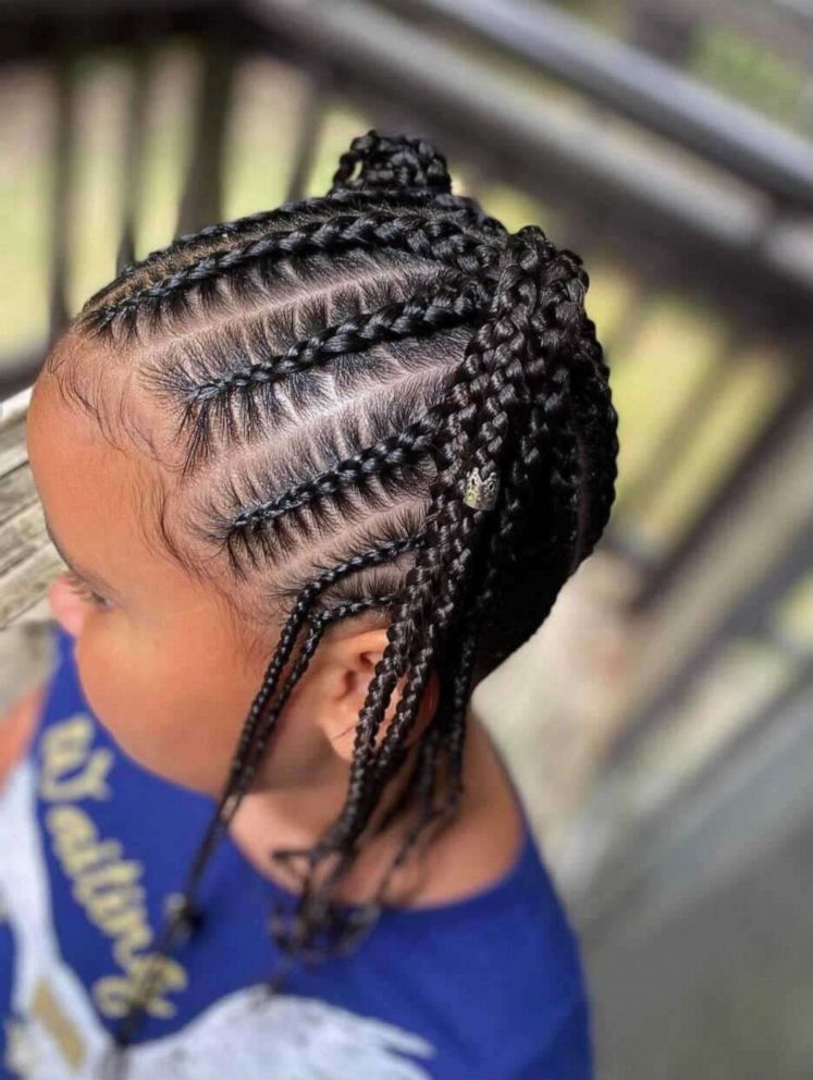 PHOTO: A Tennessee-based woman, Brittany Starks, is easing back-to-school stress for single mothers by offering free hair braiding for children.