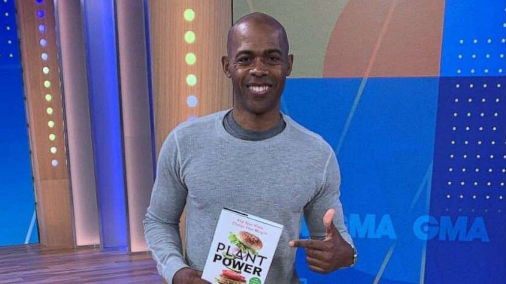 PHOTO: Dr. Ian Smith on "GMA" with his new book.