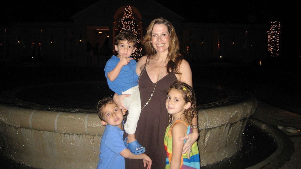 PHOTO: Karen Cohn poses with three of her four children, Zachary, Henry and Sydney Cohn, in an undated family photo.