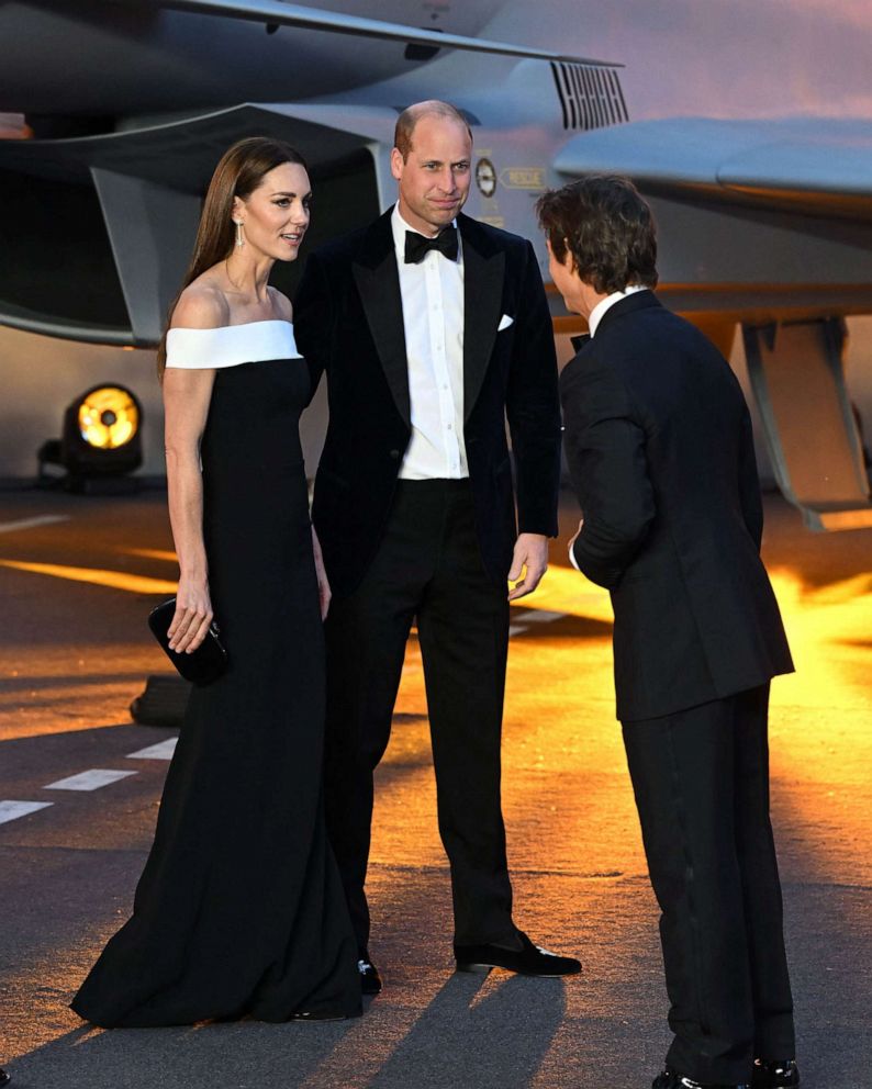 PHOTO: Britain's Prince William, Duke of Cambridge and Britain's Catherine, Duchess of Cambridge speak with actor Tom Cruise as they arrive for the UK premiere of the film "Top Gun: Maverick" in London, on May 19, 2022.