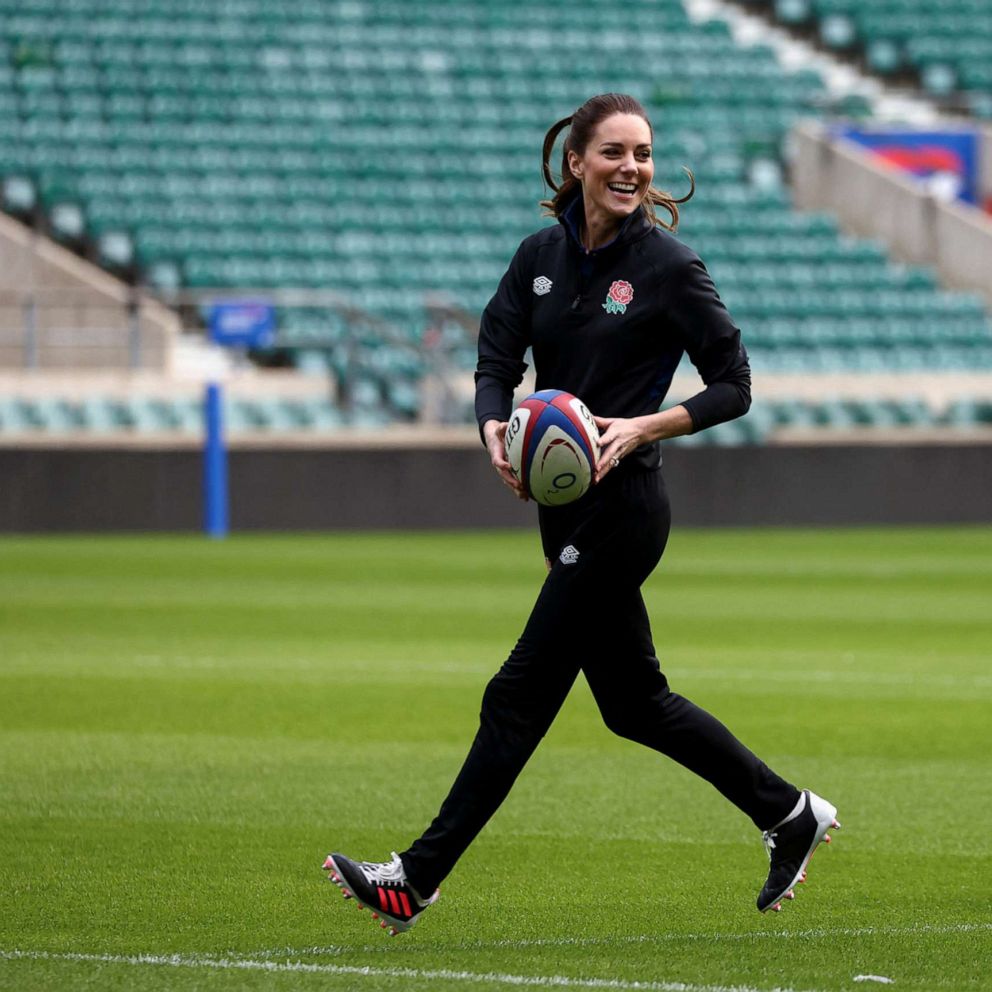 VIDEO: Duchess Kate practices with England’s Rugby Team