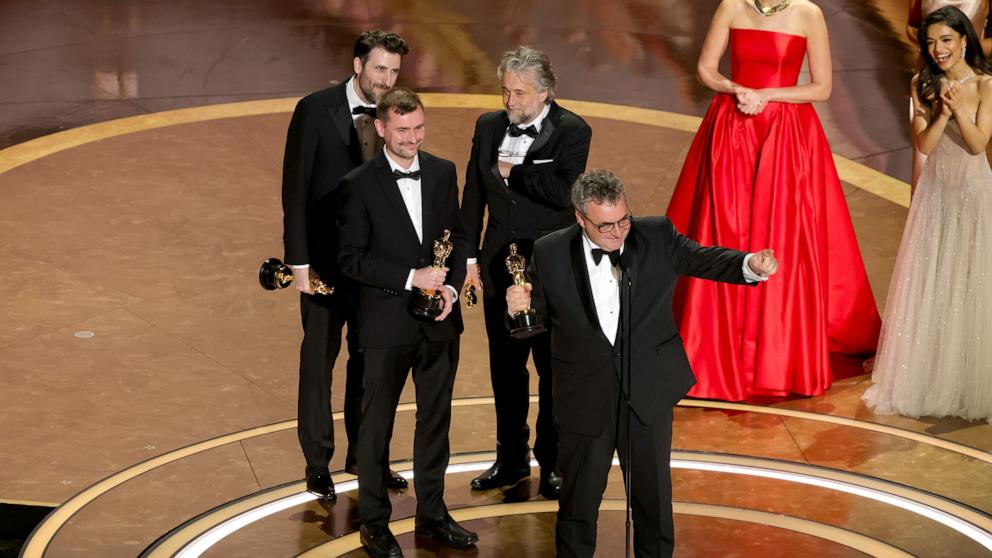 PHOTO: Stephen James, Rhys Salcombe, Gerd Nefzer and Paul Lambert accept the Visual Effects award for "Dune: Part Two" onstage during the 97th Annual Oscars, March 2, 2025 in Hollywood.