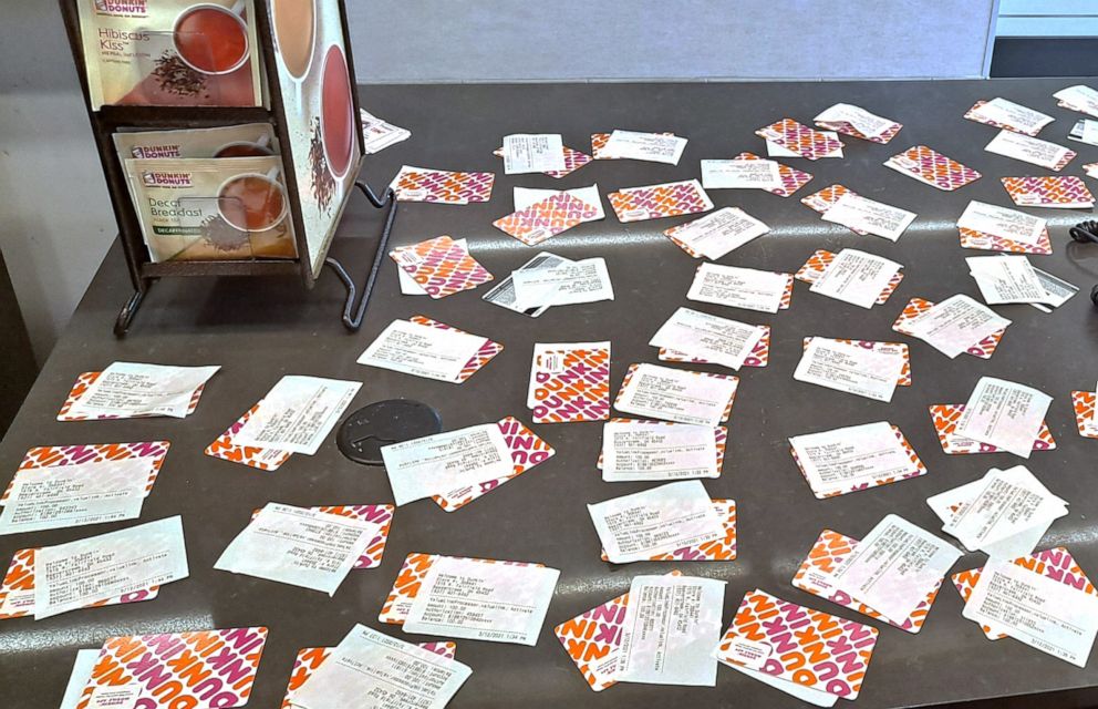 PHOTO: A customer at an Ohio Dunkin' location pays for $4,000 worth of gift cards to pay for future customers' orders.