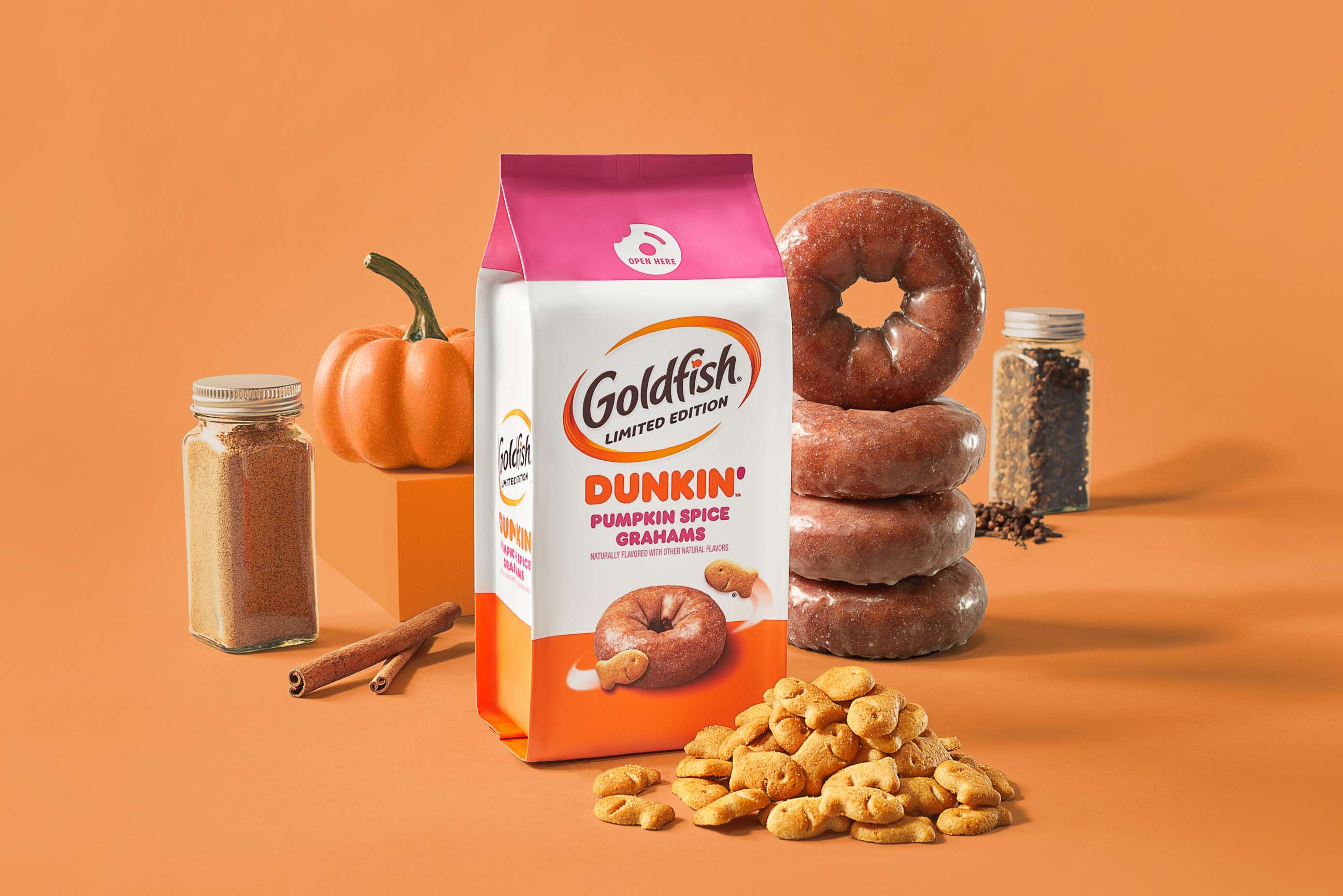 PHOTO: Goldfish teamed up with Dunkin' to create limited-edition pumpkin spice graham crackers.