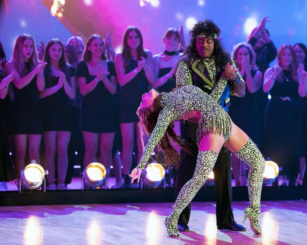 PHOTO: Reginald VelJohnson and Emma Slater on "Dancing with the Stars" season 33.