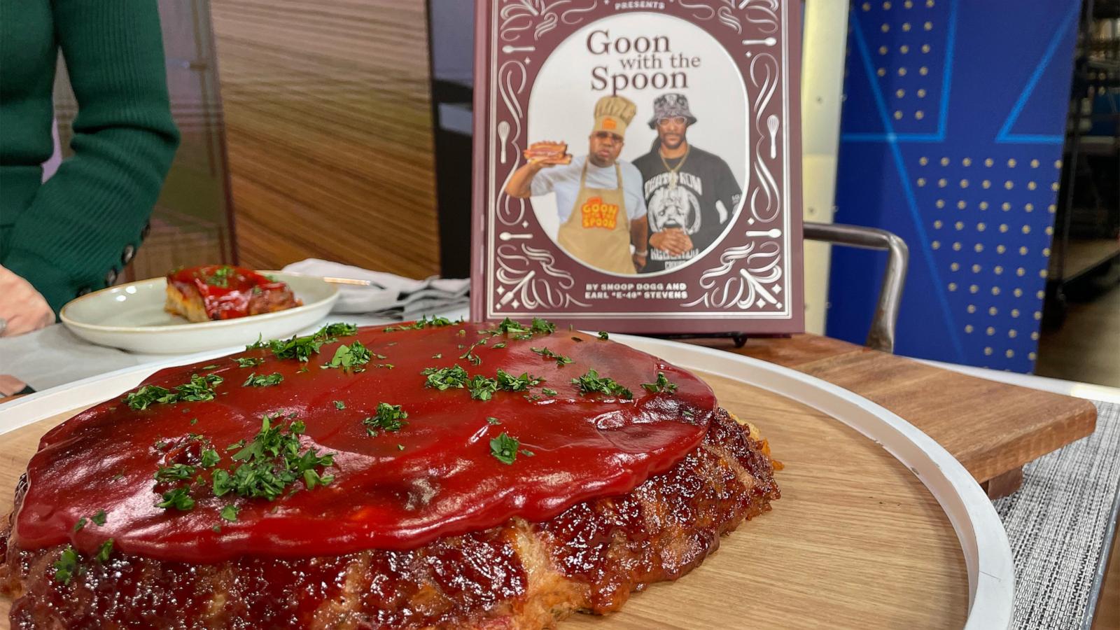 PHOTO: Rapper E-40 drops by to make his mozzarella-stuffed meatloaf with BBQ sauce from his new cookbook, "Goon with the Spoon."