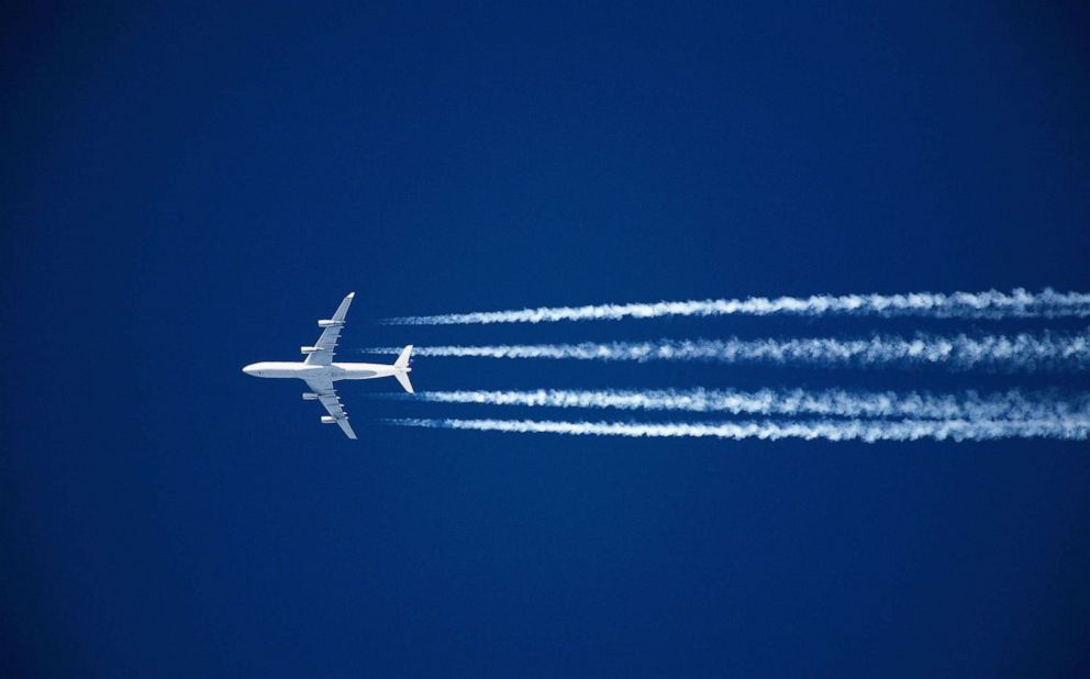 PHOTO: An aircraft flies through London skies leaving a trail, Feb. 2, 2007, in London.