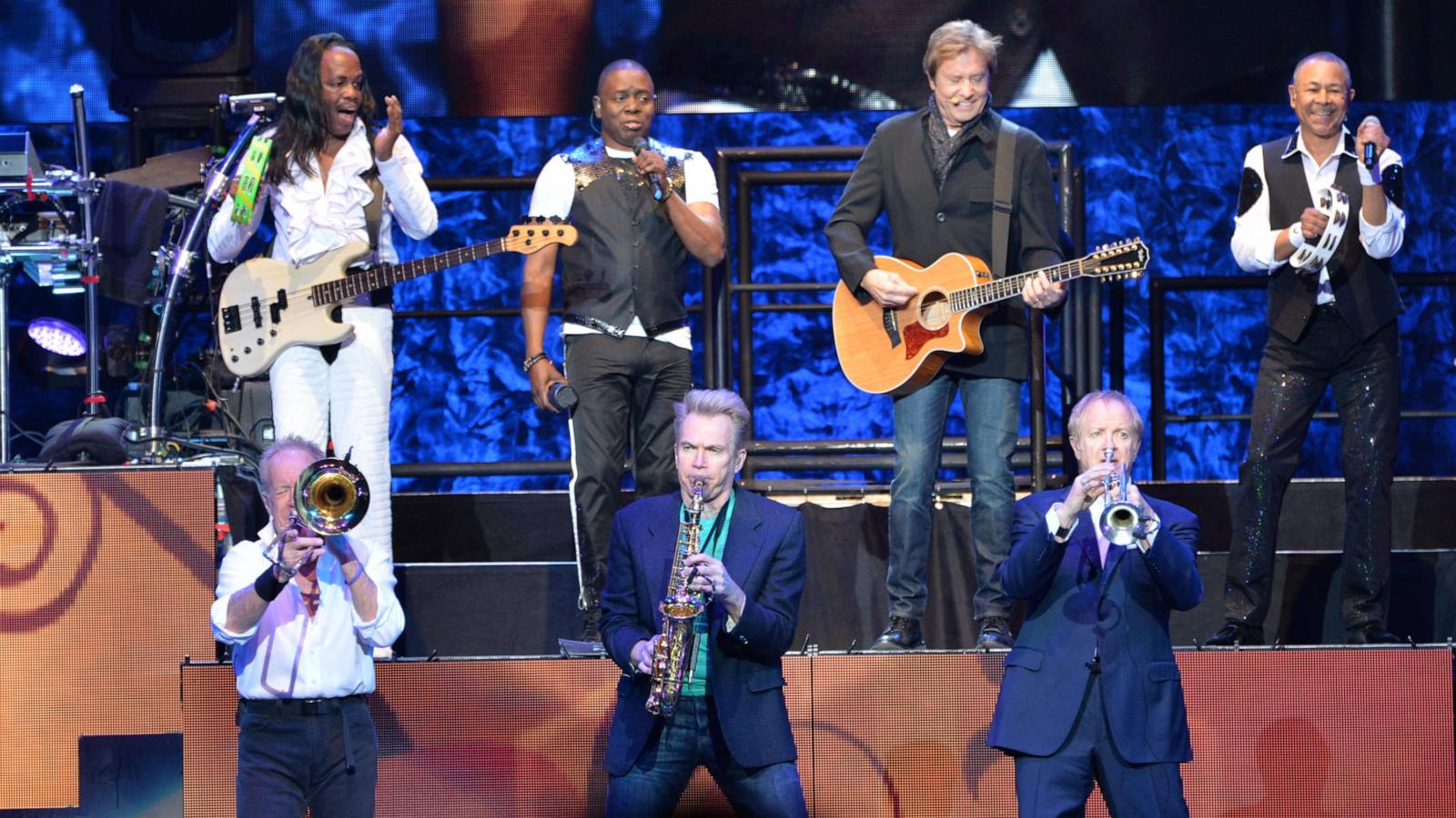 PHOTO: Verdine White, Philip Bailey and Ralph Johnson (R) of Earth, Wind and Fire, James Pankow and Lee Loughnane of Chicago perform at Madison Square Garden on April 18, 2016 in New York City.